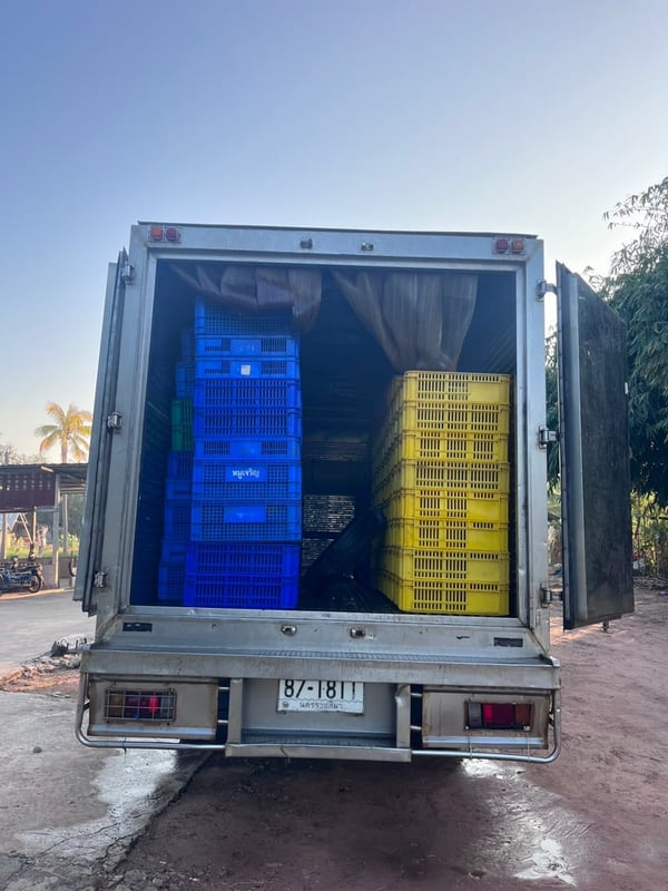 ขายรถบรรทุกหกล้อห้องเย็น   400000                                                                     