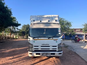 ขายรถบรรทุกหกล้อห้องเย็น   400000                                                                     