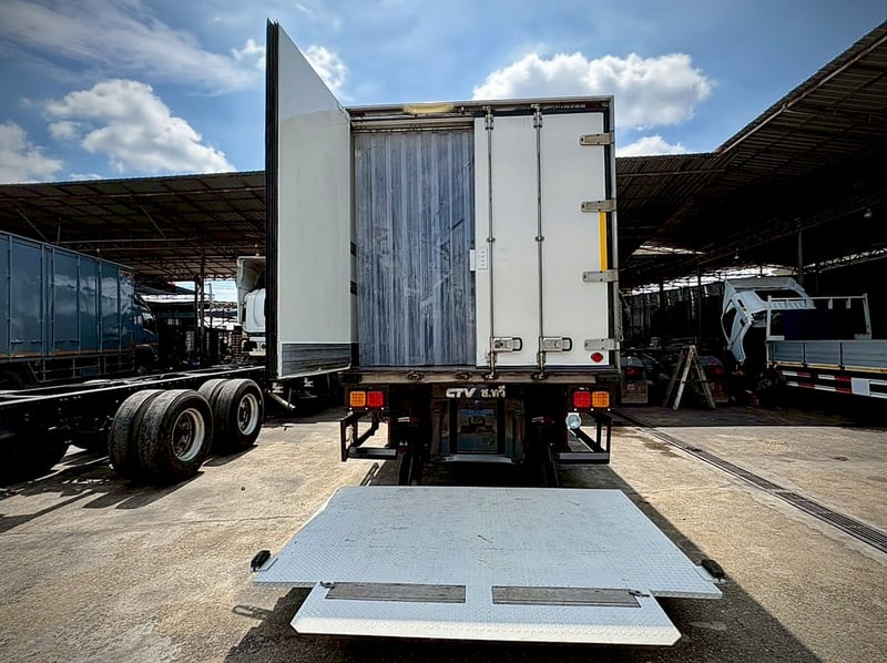 HINO FG8J 240แรงม้า รถบรรทุก 6ล้อ ตู้เย็น ปี2017 HINO FG8J 240แรงม้า รถบรรทุก 6ล้อ ตู้เย็น ปี2017