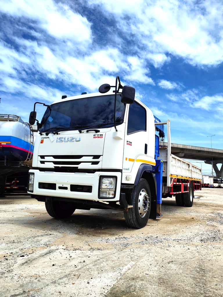 Isuzu FTR240 พร้อมเครน Tadano 5 ตัน 5 ปอก Isuzu FTR240 พร้อมเครน Tadano 5 ตัน 5 ปอก