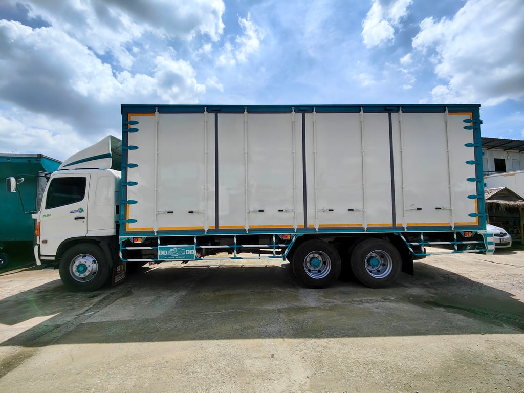 HINO FL8J212 212แรงม้า รถบรรทุก 10ล้อ ตู้แห้ง ปี2010 HINO FL8J212 212แรงม้า รถบรรทุก 10ล้อ ตู้แห้ง ปี2010