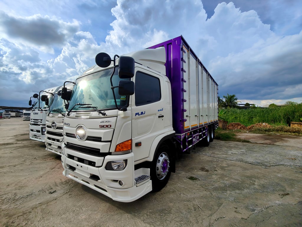 HINO FL8J 260แรงม้า รถบรรทุก 10ล้อ ตู้แห้ง ปี2019