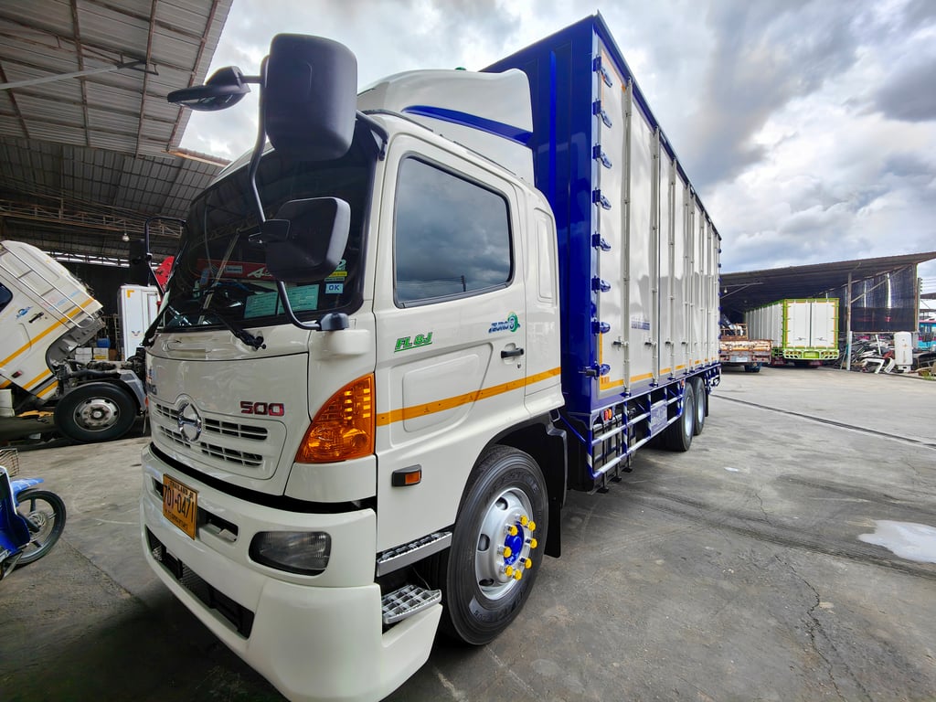 HINO FL8J212 212แรงม้า รถบรรทุก 10ล้อ ตู้แห้ง ปี2010