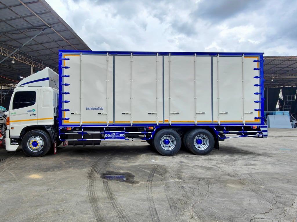 HINO FL8J212 212แรงม้า รถบรรทุก 10ล้อ ตู้แห้ง ปี2010