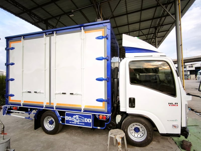 ISUZU NLR 130แรงม้า รถบรรทุก 4ล้อ ตู้แห้ง ปี2016