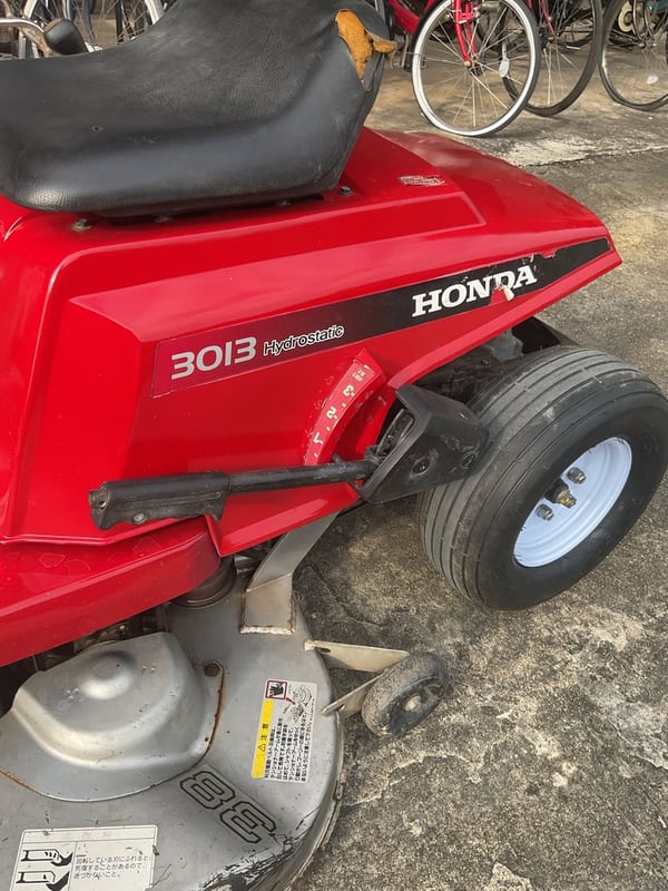 รถตัดหญ้านั่งขับ Honda 3013