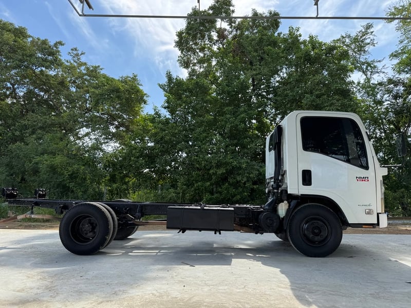 isuzu nmr130 ยูโร3  ปี 2553 หัวคัสซี 