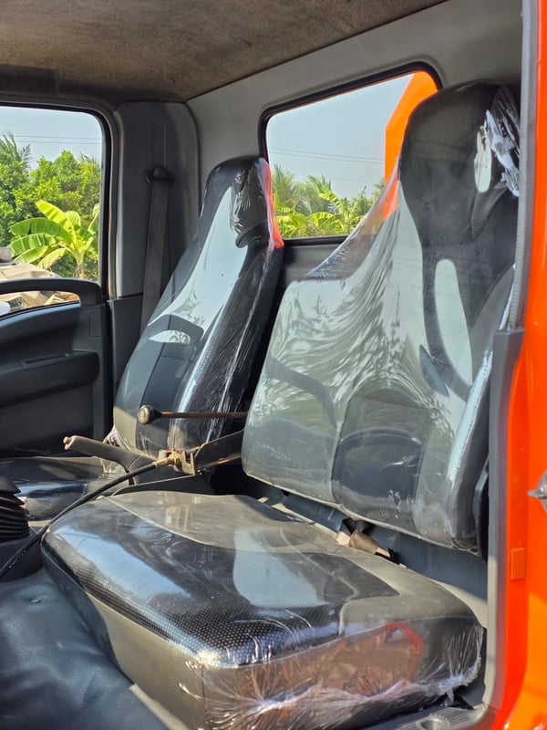 ISUZU NMR 130แรงม้า รถบรรทุก 6ล้อ บรรทุกขยะ ปี2010 เลขไมล์ 67,000 กม. ISUZU NMR 130แรงม้า รถบรรทุก 6ล้อ บรรทุกขยะ ปี2010 เลขไมล์ 67,000 กม.