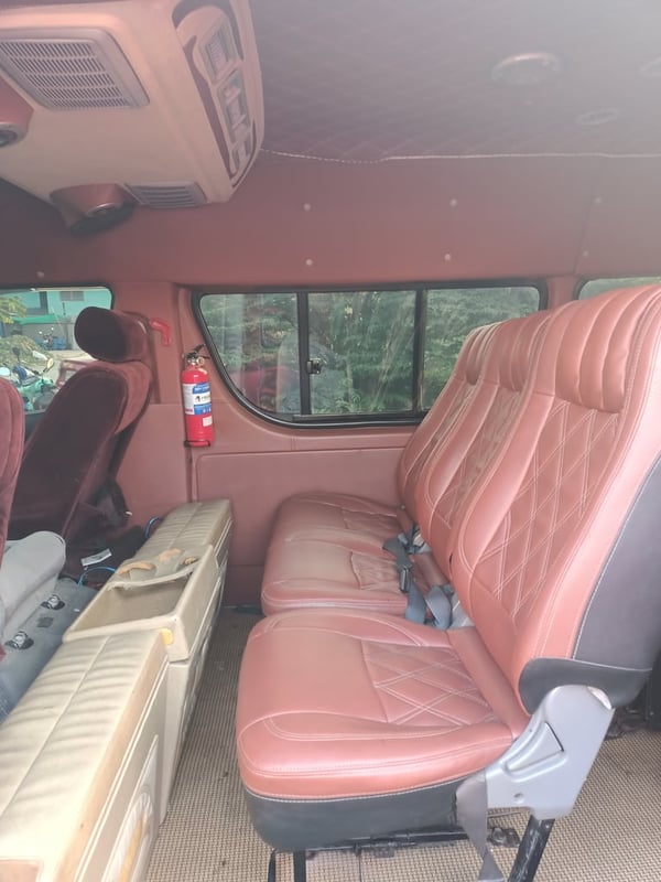 ขายรถตู้ โตโยต้า คอมมูเตอร์ ปี 2012 เกียร์ธรรมดา