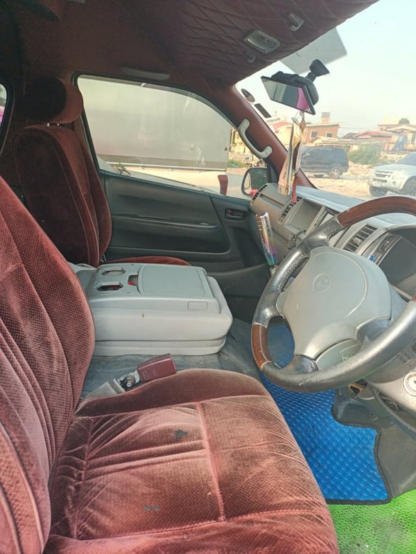 ขายรถตู้ โตโยต้า คอมมูเตอร์ ปี 2012 เกียร์ธรรมดา