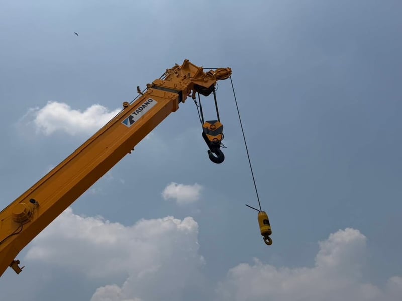 รถเครนเครื่องจักหนัก