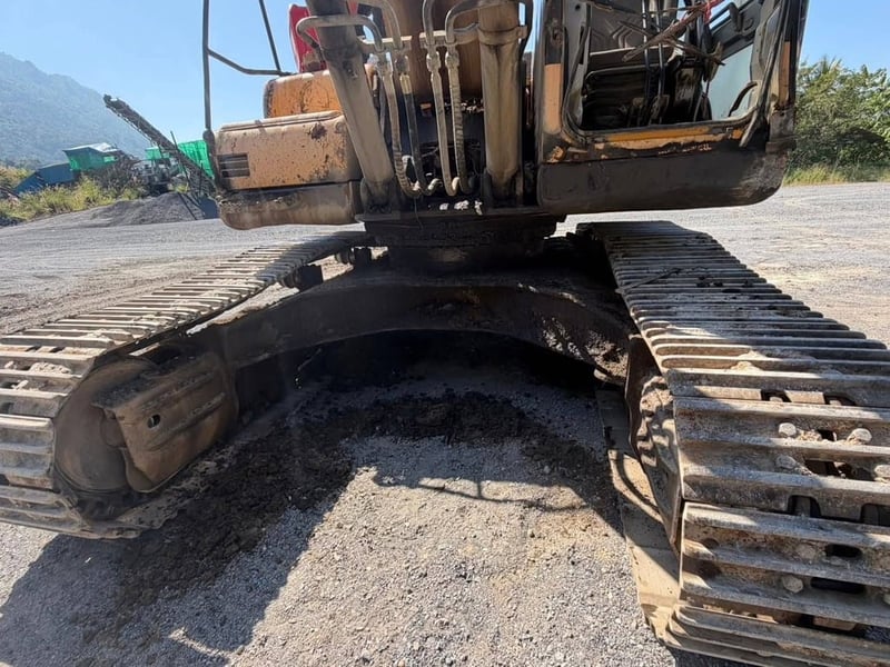 รถแคโฮสภาพดีพร้อมใช้งาน