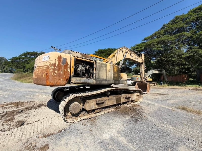 รถแคโฮสภาพดีพร้อมใช้งาน