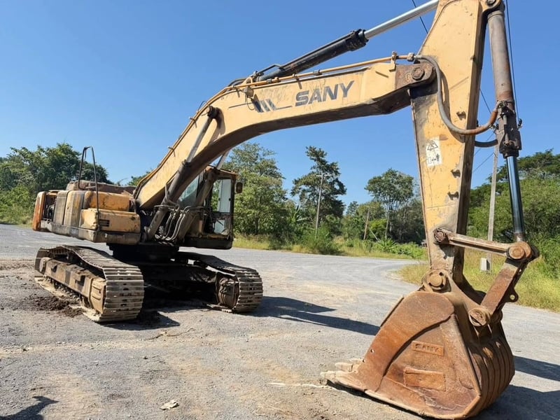 รถแคโฮสภาพดีพร้อมใช้งาน