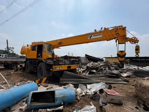 รถเครนเครื่องจักหนัก