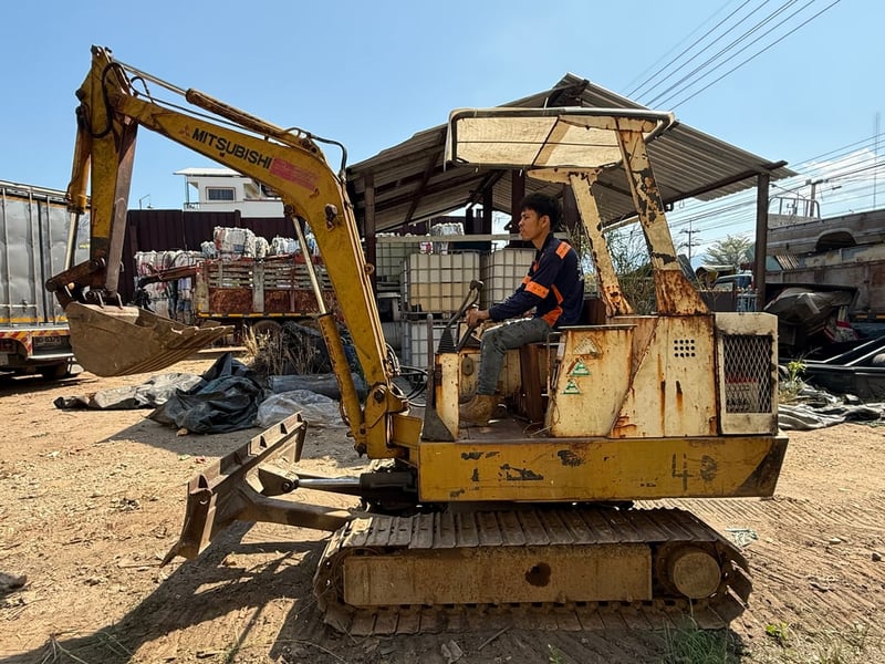 ขายรถแบคโฮ มิตซูบิชิ (ขออนุญาตแอดมินครับ)