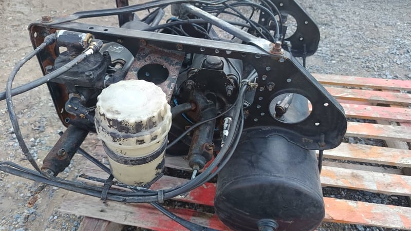 ชุดถังลมเบรค เดิมญี่ปุ่น ติดรถ FUSO 527 MITSUBISHI ยกชุด ตามรูป 5,000บาท โทร : 0947899445