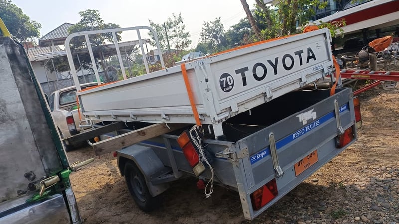 ลูกกระบะบรรทุก 4 ล้อ TOYOTA DYNA DUTRO หรือ HINO300 XZU หรือ ISUZU ELF กระบะคาร์โก้แท้ พื้นเรียบ เปิดได้ 3 ด้าน ขนาดมาตรฐาน กว้าง1.7ม. ยาว 3.2ม. เหล็กหนาพับรอน พับแข็ง อย่างดีของแท้