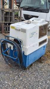 ปั๊มอัดฉีด WATER JET แรงกว่าปั๊มพ่นยา ปริมาณน้ำเยอะกว่า เหมาะกับงานล้าง ทำความสะอาด คราบหนักๆ ที่ต้องการปริมาณน้ำในการชะล้าง แรงดันสูง เครื่องยนต์ ROBIN 8.5แรงม้า ปั๊มรุ่นใหม่ แรงจัด ปั๊มอัดฉีด WATER JET แรงกว่าปั๊มพ่นยา ปริมาณน้ำเยอะกว่า เหมาะกับงานล้าง ทำความสะอาด คราบหนักๆ ที่ต้องการปริมาณน้ำในการชะล้าง แรงดันสูง เครื่องยนต์ ROBIN 8.5แรงม้า ปั๊มรุ่นใหม่ แรงจัด