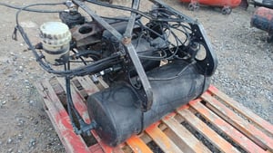 ชุดถังลมเบรค เดิมญี่ปุ่น ติดรถ FUSO 527 MITSUBISHI ยกชุด ตามรูป 5,000บาท โทร : 0947899445