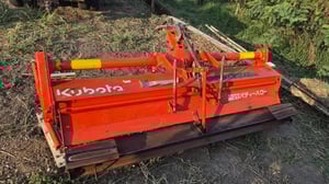 โรตารี่คูโบต้าญี่ปุ่น🇯🇵 ยาว 2 เมตร ใบใหญ่ไถไร่ไถนา ได้หมด สภาพสวย จากญี่ปุ่น🇯🇵 คุณภาพของแท้ made in Japan ราคา 22,000บาท โทร  : 0947899445