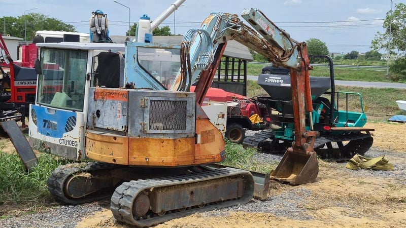 รถขุด KUBOTA รุ่น KH30-SR มือ2นำเข้า จากญี่ปุ่นแท้ 100% ระบบครบ สมบูรณ์ เครื่องดี ปั๊มดี โครงสร้างดี ไม่มีผุ แทรคยางดี80% สวยเดิม จากญี่ปุ่น เติมดีเซล B20 ได้ เครื่องดี ทนทาน ประหยัดน้ำมัน ใช้งานในสวน หรือก่อสร้างได้ดีมาก ลดแรงงาน ทำงานได้มากขึ้น ตรวจเช็คปรับสภาพให้ใหม่ ทั้งระบบ สมบูรณ์พร้อมใช้งาน10