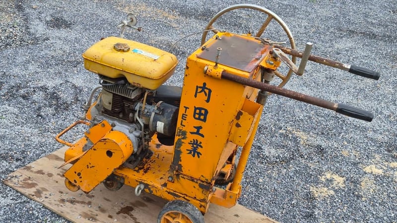 รถตัดคอนกรีต ตัดจ๊อยท์ กรีดถนนปูน   ตรวจเช็คปรับสภาพใหม่ พร้อมใช้งาน100% มือ2 คัดสภาพสวย จากญี่ปุ่น  เครื่องยนต์ ROBIN 10แรงม้า ระบบทำงาน สมบูรณ์ เปลี่ยนใบตัดเพชรให้ใหม่ 14นิ้ว เบิกใหม่ มือ1  22,000บาท 094-7899445