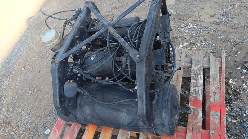 ชุดถังลมเบรค เดิมญี่ปุ่น ติดรถ FUSO 527 MITSUBISHI ยกชุด ตามรูป 5,000บาท โทร : 0947899445