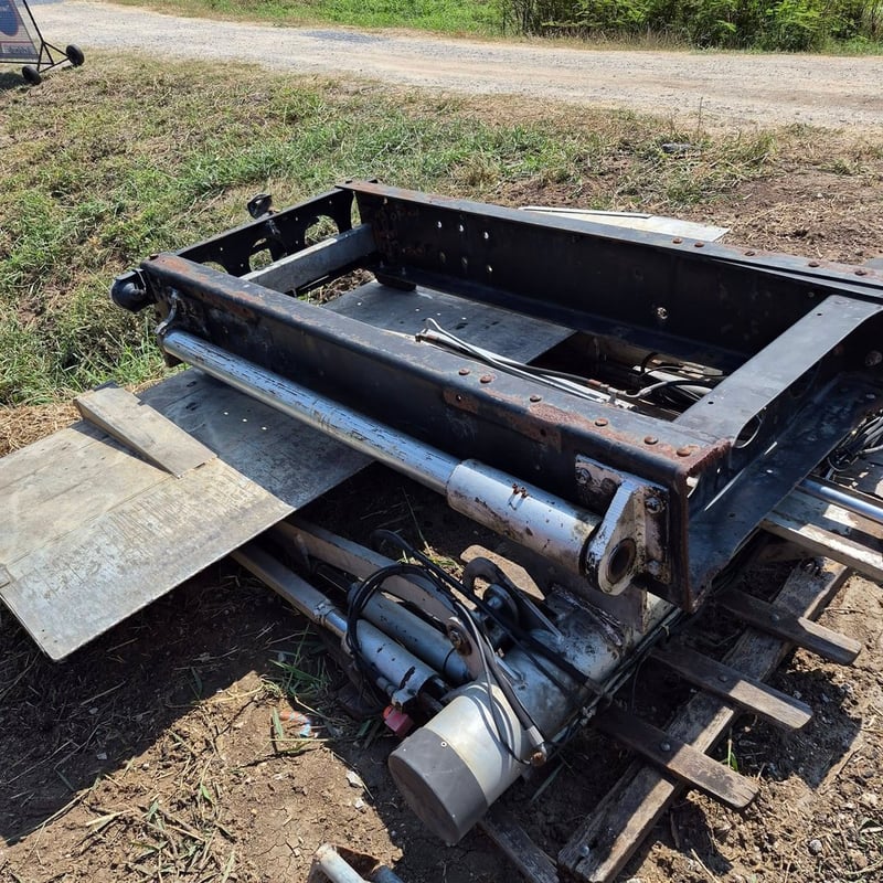 ANTEO Tail-Lift ขนาดใหญ่ นน.ยก 2200kg. ซ่อนใต้คัตซี made in Italy 🇮🇹 สำหรับ 6ล้อใหญ่ หรือรถ 10ล้อ ราคา 38,000 บาท โทร 094-7899445 ANTEO Tail-Lift ขนาดใหญ่ นน.ยก 2200kg. ซ่อนใต้คัตซี made in Italy 🇮🇹 สำหรับ 6ล้อใหญ่ หรือรถ 10ล้อ ราคา 38,000 บาท โทร 094-7899445