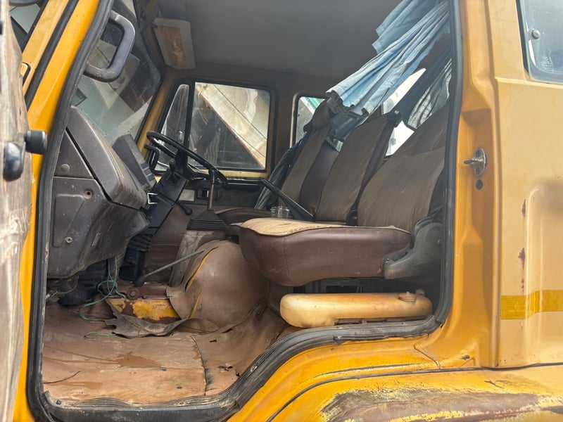 รถบรรทุกน้ำ 6 คิว รถบรรทุกน้ำ 6 คิว