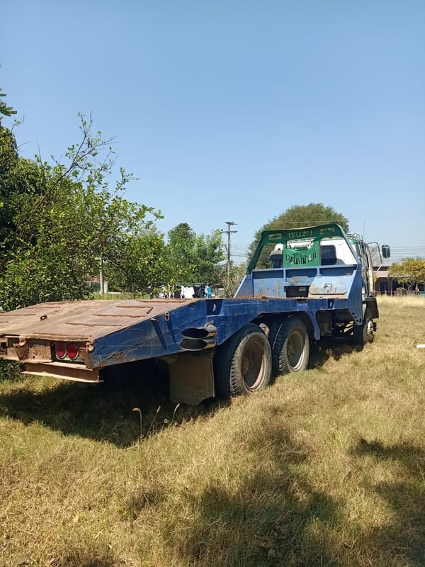 ISUZU 3428345 195แรงม้า รถบรรทุก 6ล้อ พื้นเรียบ ปี2003