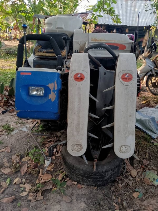 รถเกี่ยวข้าวนวดคอรวง