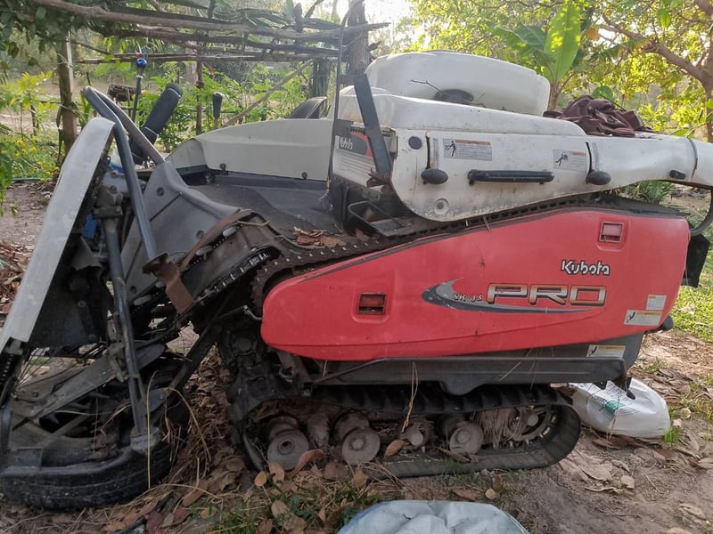 รถเกี่ยวข้าวนวดคอรวง