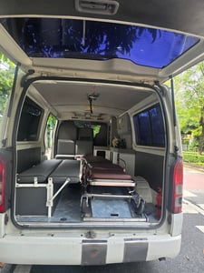 รถตู้ Toyota Hiace พยาบาลสภาพพร้อมใช้