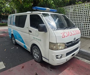 รถตู้ Toyota Hiace พยาบาลสภาพพร้อมใช้