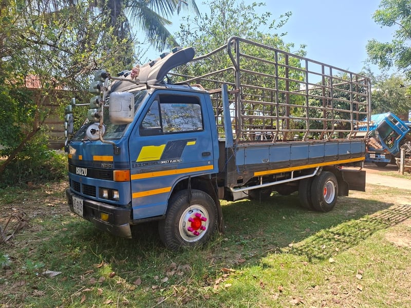 ขายด่วนNPR59LU5M เครื่อง4HG1-135แรง เกียใหญ่ เอฟหน้า เอฟหลัง แหนบเสริม พื้นเหล็ก พร้อมใช้งาน เล่มพร้อม