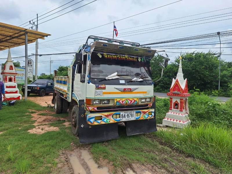 ขายด่วนดั้ม เครื่องWO6D-160แรง เกียใหญ่ฟูโซ่ เอฟหน้า เอฟหลัง พวงมาลัยพาวเวอ พร้อมใช้งาน เล่มพร้อม