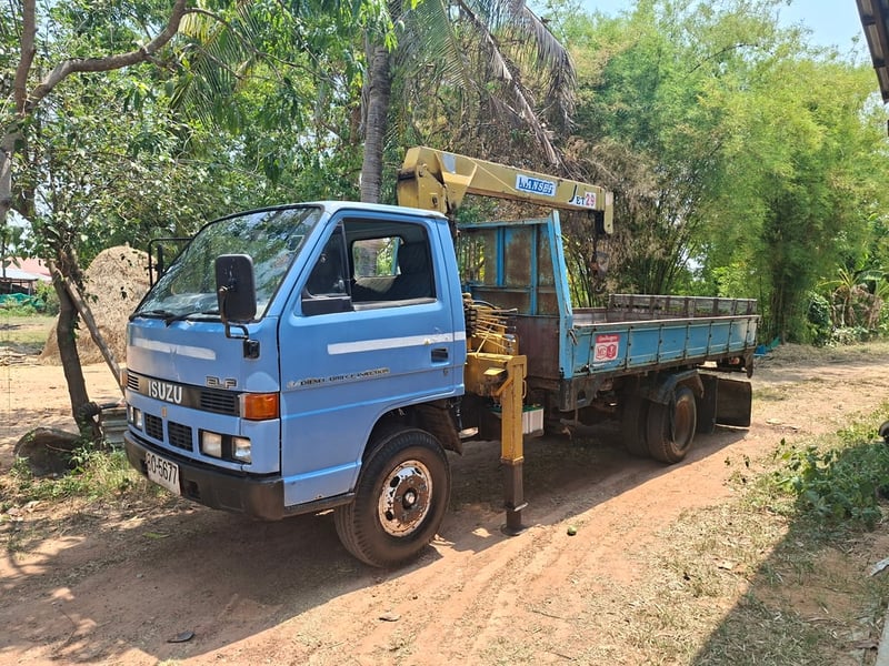 ขายหกล้อพร้อมเครน2.5ตัน NKR เครื่อง110แรง พร้อมใช้งาน เล่มพร้อมโอน