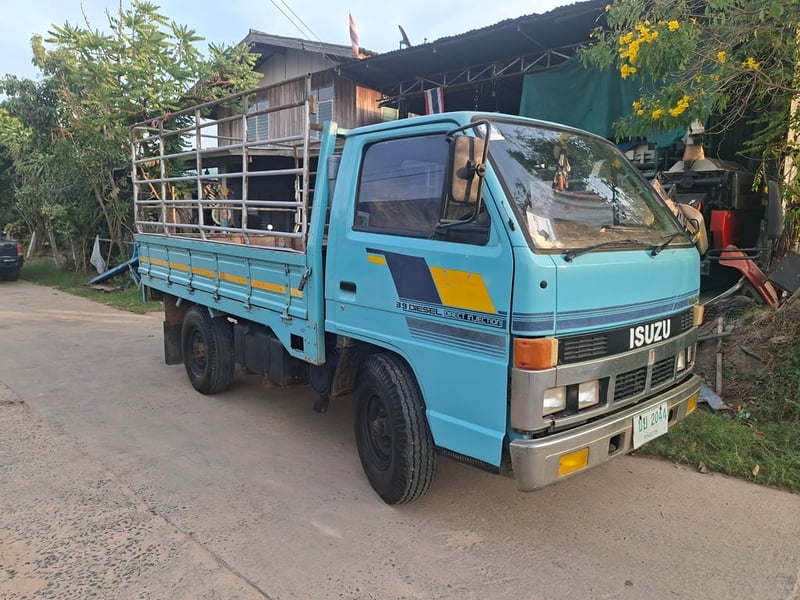 ขายด่วน4ล้อกลาง เครื่อง4BE1-110แรงฝาดำไอดีใหญ่ คานเหล็ก พื้นเหล็ก แหนบเสริม ป้ายเล็ก ภาษีเต็ม พร้อมใช้งาน เล่มพร้อม