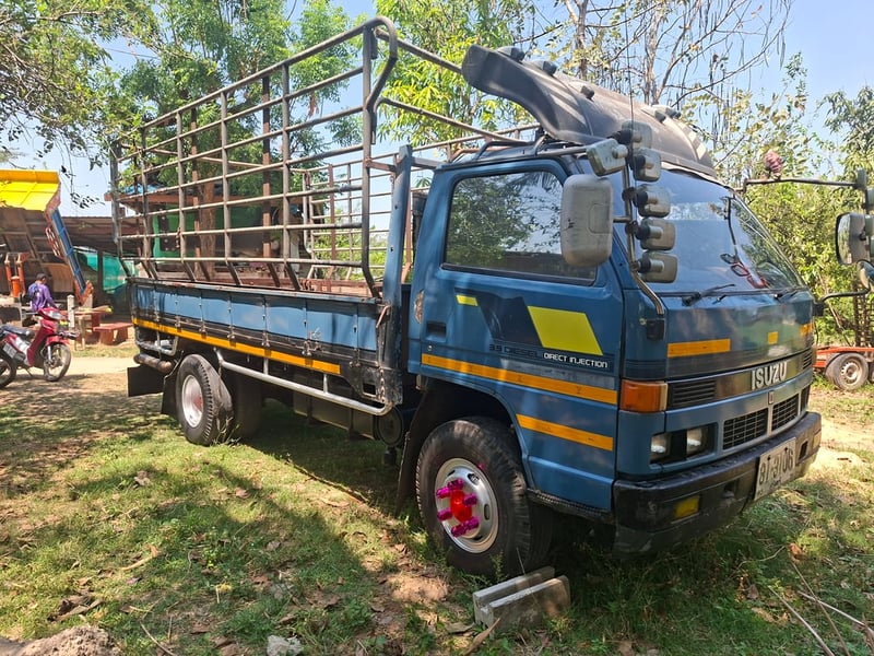 ขายด่วนNPR59LU5M เครื่อง4HG1-135แรง เกียใหญ่ เอฟหน้า เอฟหลัง แหนบเสริม พื้นเหล็ก พร้อมใช้งาน เล่มพร้อม