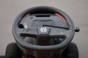 รถตัดหญ้านั่งขับมือสอง Husqvarna จากอเมริกา พร้อมใช้งาน