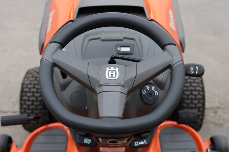 รถตัดหญ้านั่งขับมือสอง Husqvarna จากอเมริกา สภาพดีมากๆ