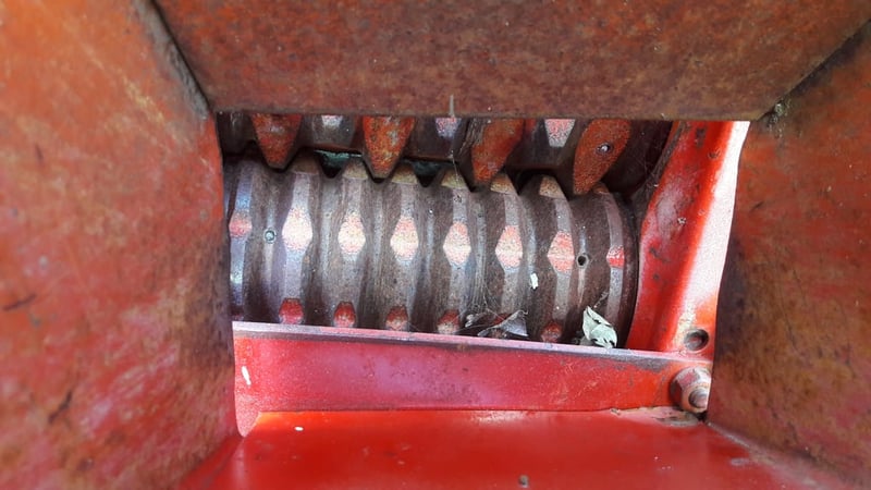 เครื่องย่อยกิ่งไม้ พร้อมเครื่องยนต์ ยี่ห้อ MITSUBISHI GM132 4 แรง เครื่องย่อยกิ่งไม้ พร้อมเครื่องยนต์ ยี่ห้อ MITSUBISHI GM132 4 แรง