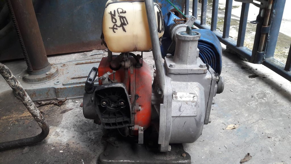 ปั้มน้ำ KOMUTSU ZENOAH G4K โคมัตสุ ซีน๊อค ของเก่าญี่ปุ่น ปั้มน้ำ KOMUTSU ZENOAH G4K โคมัตสุ ซีน๊อค ของเก่าญี่ปุ่น