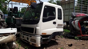 หัวเก๋ง ISUZU DECA ทําสีแล้ว สามารถใส่ได้ กับรถบรรทุกทุกรุ่น ปรับแต่งนิดหน่อย ปรึกษาช่างของท่านดู