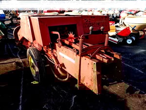 เครื่องอัดฟาง อัดใบอ้อย ยี่ห้อ NEW HOLLAND รุ่น 274 และ ยี่ห้อ STAR THB2000