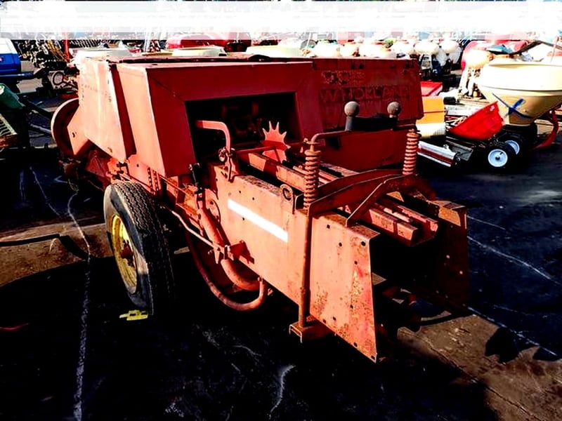 เครื่องอัดฟาง อัดใบอ้อย ยี่ห้อ NEW HOLLAND รุ่น 274 และยี่ห้อ STAR