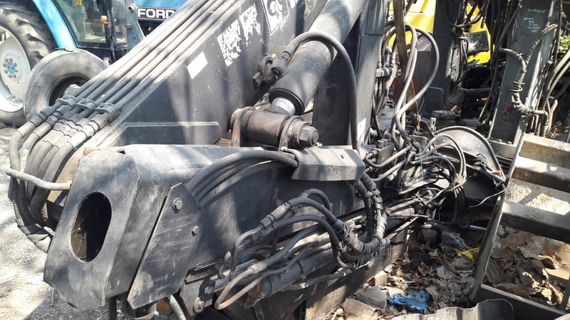 เครนติดรถบรรทุก HIAB105-2 ยกได้ 4.5 ตัน