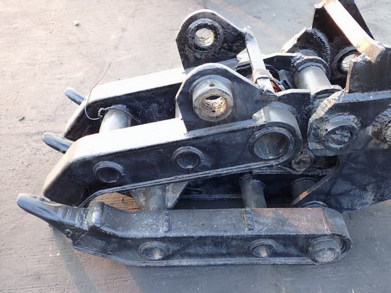 คีบไม้ หนีบไม้ สำหรับรถขุด สลักโต 70 มม. เก่าเมืองนอก