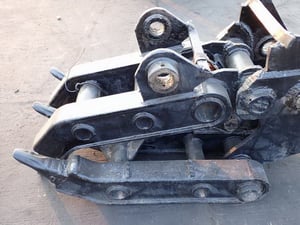 คีบไม้ หนีบไม้ สำหรับรถขุด สลักโต 70 มม. เก่าเมืองนอก คีบไม้ หนีบไม้ สำหรับรถขุด สลักโต 70 มม. เก่าเมืองนอก